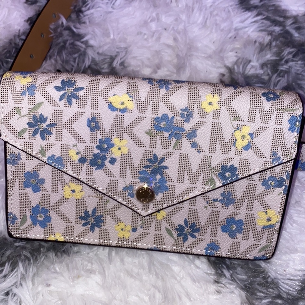 🔥HP🔥Michael Kors floral waist bag.🔥🔥🔥